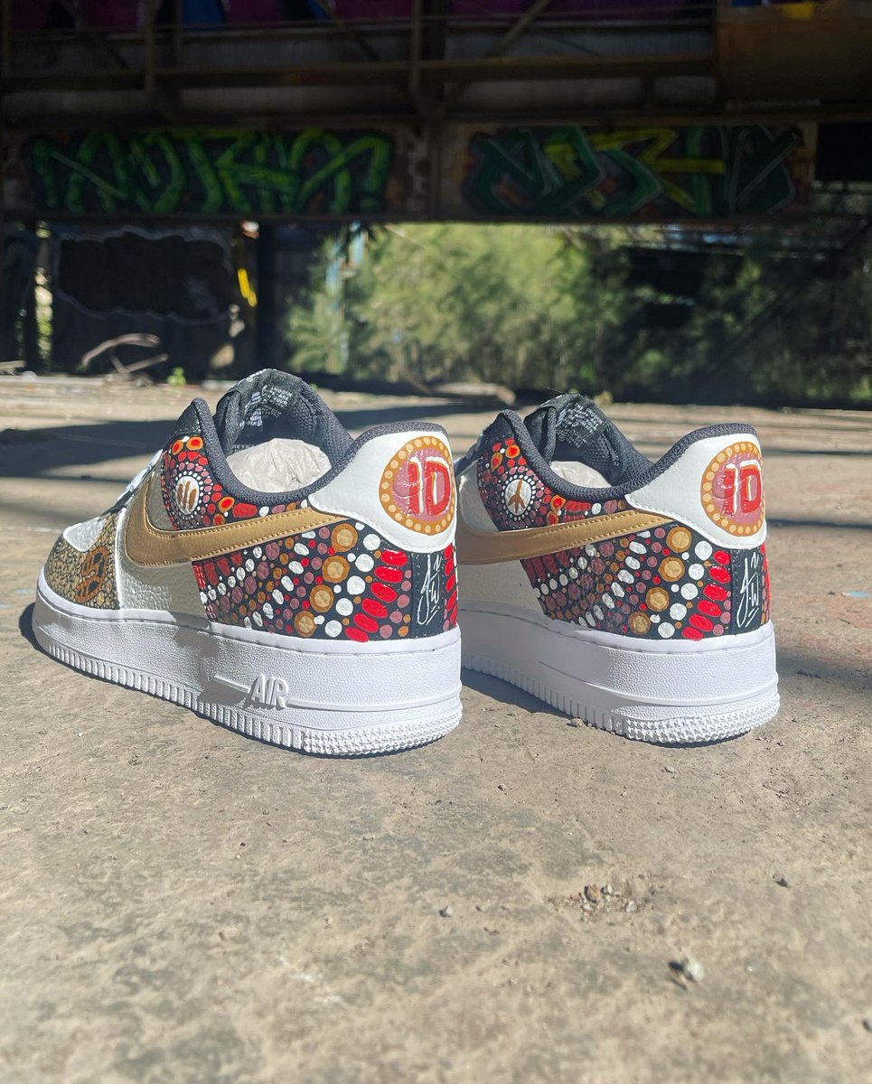 j_watsonart's tweet photo. DM To place an order for some custom sneakers https://t.co/CeDvSWLd7W