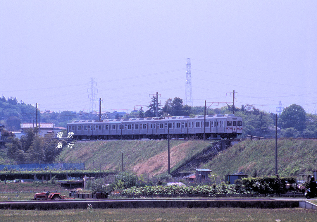 電鉄急行 8051f は 狭義の意味での8000系ラストナンバーでした 旧田園都市線でwパンタの中間車を挟んで活躍した姿は目に焼き付いていますが 生憎晩年の写真ばかりで Wパンの写真は数えるほど この画像も1パン化後の撮影 1999年5月 です 電鉄急行 8051f は 狭義の意味での8000系ラストナンバーでした 旧田園都市線でwパンタの中間車を挟んで活躍した姿は目に焼き付いていますが 生憎晩年の写真ばかりで Wパンの写真は数えるほど この画像も1パン化後の撮影 1999年5月 です