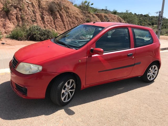 QuimSarriera's tweet photo. Vendo "Fiat Punto 2004" en #wallapop https://t.co/K2M2XdpZu1 https://t.co/DfiuI1npiz