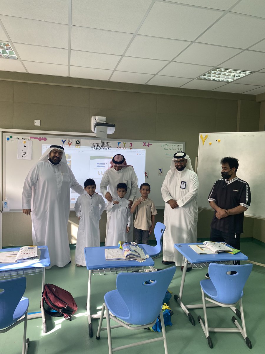 قام مدير وحدة جودة الخدمات
#بمدينة_طيبة_التعليمية_للتربية_الخاصة
الاستاذ/محمود علي العليان بزيارة اشرافية ومعايدة لمنسوبي وطلاب مركز العوق السمعي بعد #اجازة_عيد_الفطر