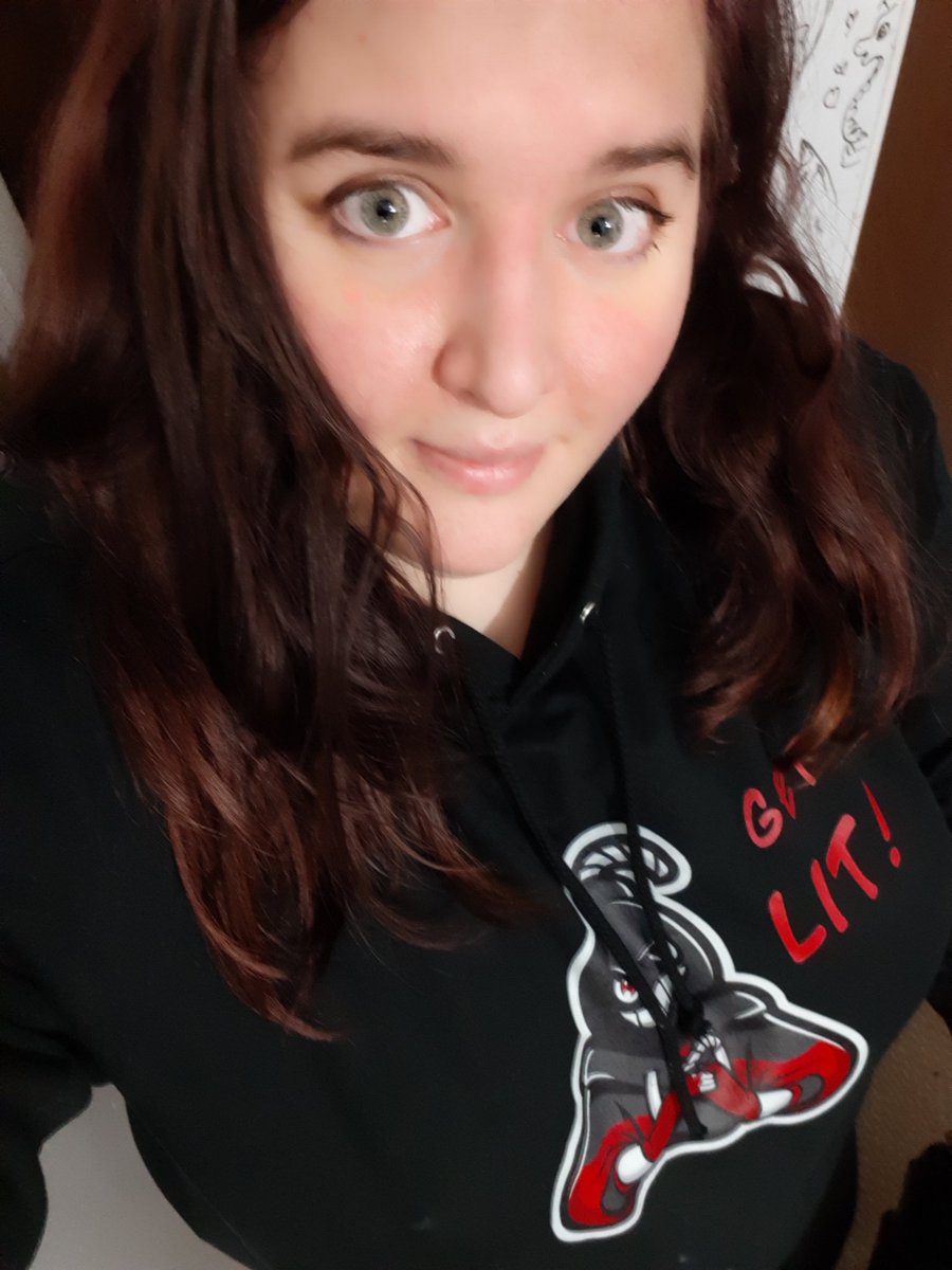 LilPumpkinchu's tweet photo. Got the hoodie and t-shirt and mannn are they cozy! Thank you soo much @Beast69Malice! @BomSquad40 https://t.co/LCsh9c6mHr