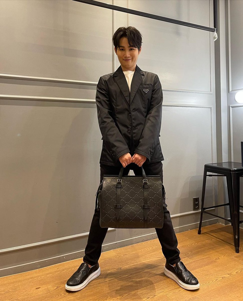heejae_one_IG's tweet photo. 220508 #김희재 인스타그램

아부지 환갑 하는 날😊
어느새 환갑이 되신 우리 아빠
앞으로도 건강하세요 아부지 사랑합니다🧡

#김희재 #kimheejae #金熙栽 #지금부터쇼타임
#어버이날

🔗 https://t.co/g3cc2l98UY https://t.co/6nSWjDTqpa