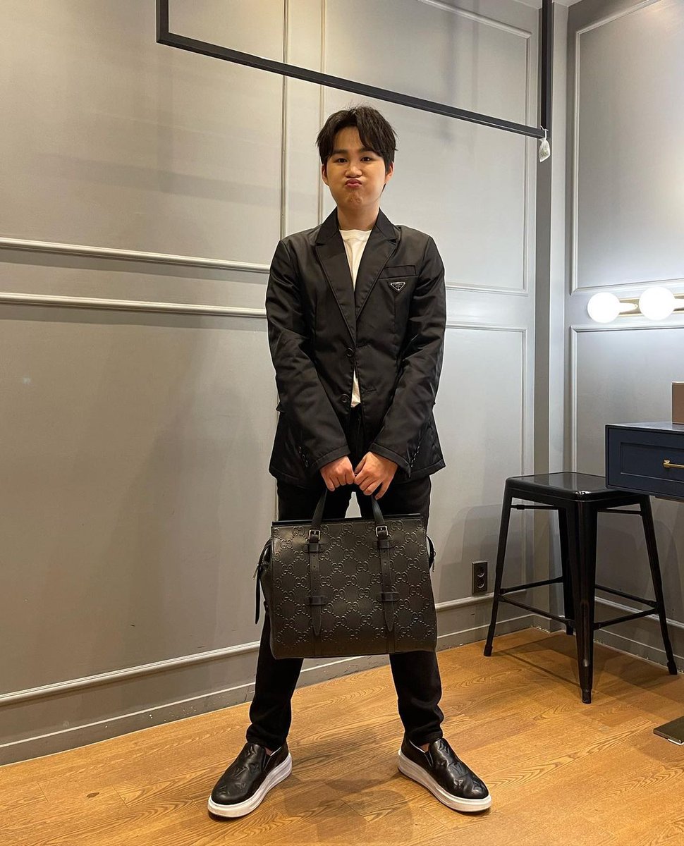 heejae_one_IG's tweet photo. 220508 #김희재 인스타그램

아부지 환갑 하는 날😊
어느새 환갑이 되신 우리 아빠
앞으로도 건강하세요 아부지 사랑합니다🧡

#김희재 #kimheejae #金熙栽 #지금부터쇼타임
#어버이날

🔗 https://t.co/g3cc2l98UY https://t.co/6nSWjDTqpa
