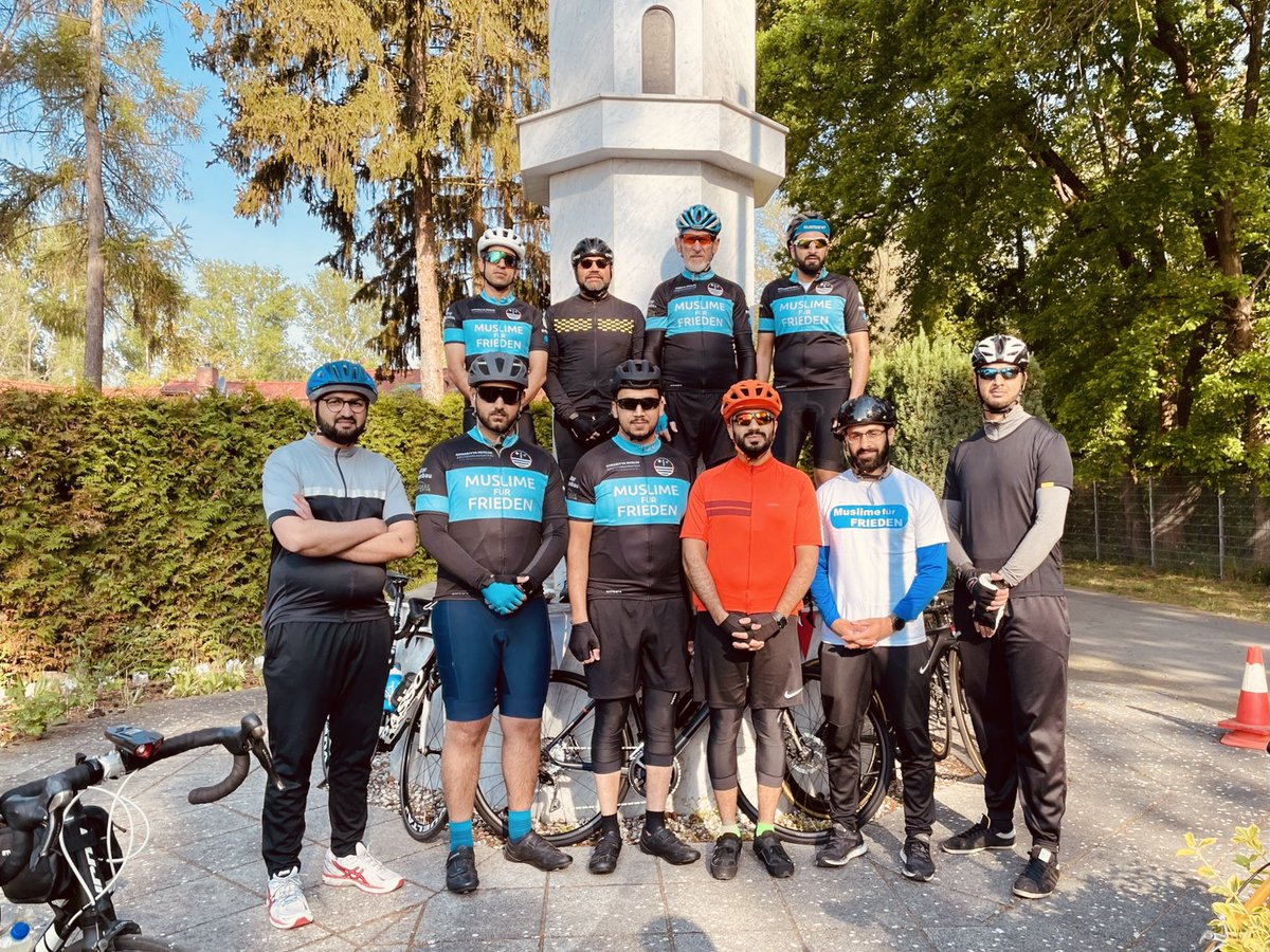 AhmadiyyaGG's tweet photo. Kilometer gegen Hass! In Groß-Gerau, auf dem Gelände der Bait-ul-Shakoor Moschee, startet heute die über 100-Kilometer geplante Radtour in Rhein-Main-Gebiet. Die Mannschaft wird vom Bundesvorsitzenden, Herrn Abdullah Uwe Wagishauser koordiniert und geleitet. https://t.co/DGIVj5fkcg