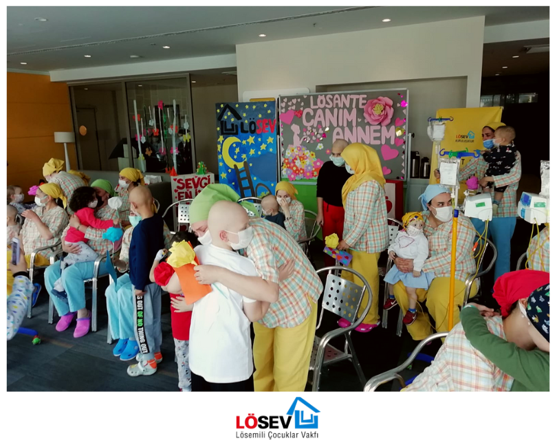 losev1998's tweet photo. Anne kelimesine yükleyebileceğiniz o kadar anlam varken biz, lösemili çocuklarımızın annelerine; LÖSEV ile sevgisi daimi, hakikatli ve sadık anlamına gelen vefakar annelerimiz dedik❣️Yeryüzündeki bütün annelerin #AnnelerGünü kutlu olsun💐 https://t.co/jZyqQbkq7T