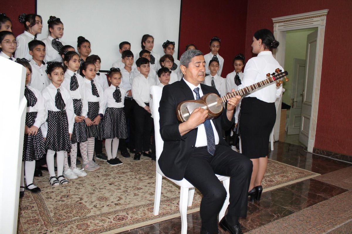 masalli_rih's tweet photo. Masallı rayon Heydər Əliyev Mərkəzində müasir Azərbaycan dövlətinin banisi, dünya şöhrətli siyasi xadim Ulu öndər Heydər Əliyevin anadan olmasının 99-cu ildönümü münasibəti ilə silsilə tədbirlər çərçivəsində “Ömrünü xalqına həsr edən dahi şəxsiyyət” adlı növbəti tədbir keçirilib. https://t.co/s0fKKgXIv7