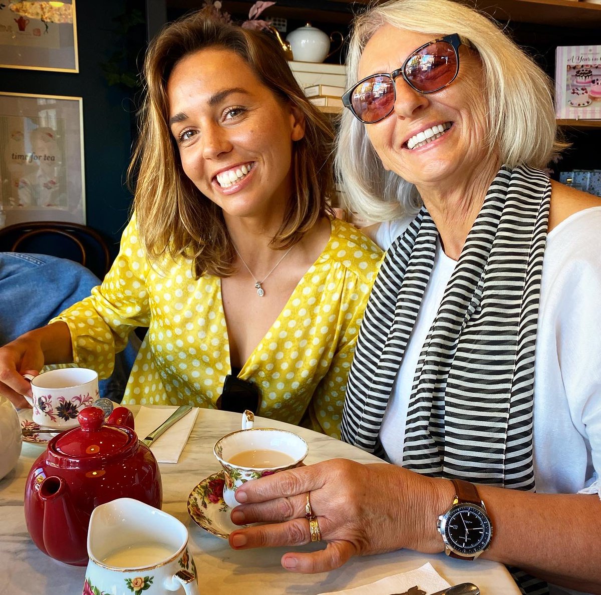 SurfNews365's tweet photo. #surf wsl: RT @Sally_Fitz: A special Sunday to celebrate all our Mum’s for #MothersDay 🌸 Thank you infinity to my amazing Mum and all the beautiful Mums out there💙Having family down the beach to cheer me on at the @wsl #BoostMobilePro today was incr… https://t.co/1WsEW4Zp9o