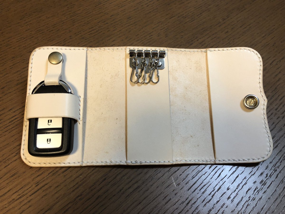 Gohoubi777's tweet photo. 息子に作って自分も欲しくなったので
少しアレンジして作ってみた
#スマートキーケース
#レザークラフト

↓製作ブログ↓
https://t.co/HAoRDWaM89 https://t.co/MeOTGodMbJ