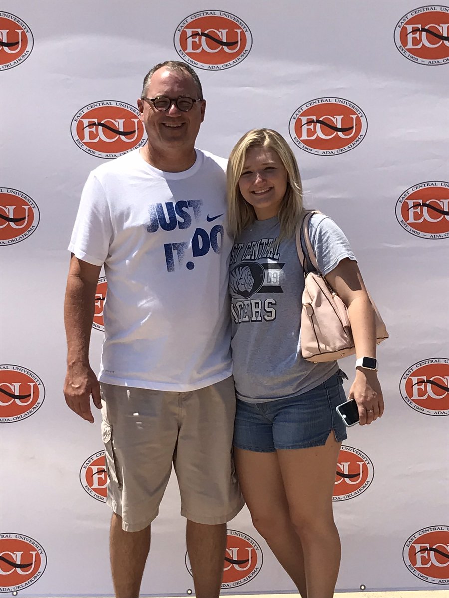 LexiLynnT's tweet photo. First day of college-Last day of college🐯🧡 https://t.co/ec6wwJxsrN