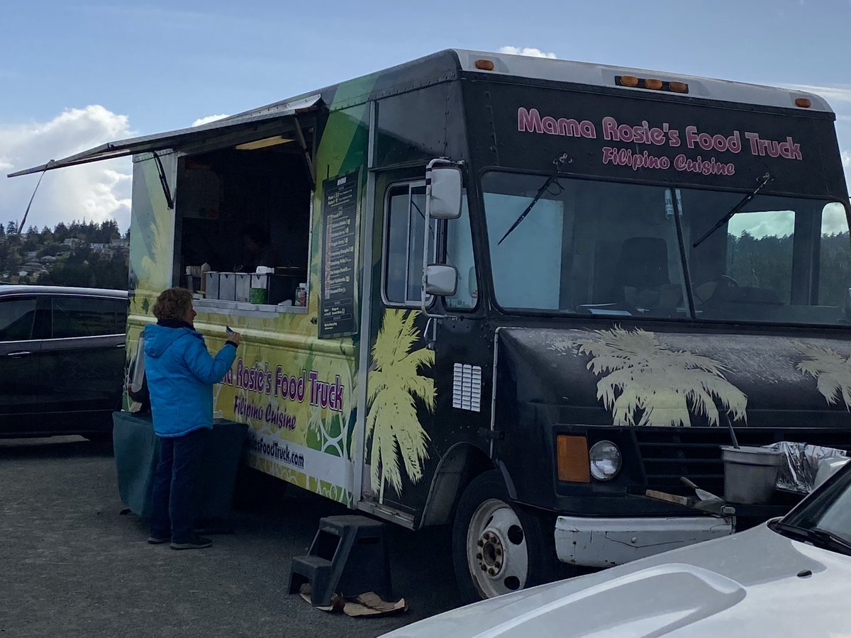 David_Street's tweet photo. Great evening of music and eats at the beach! Thanks to @cityofcolwood, The Soul Shakers, and all the food trucks!! #DeadBeetz #LAuthenticPoutine #MamaRosies #CandyTime #BeatsOnTheBeach #YYJ https://t.co/TBtSruGXWJ