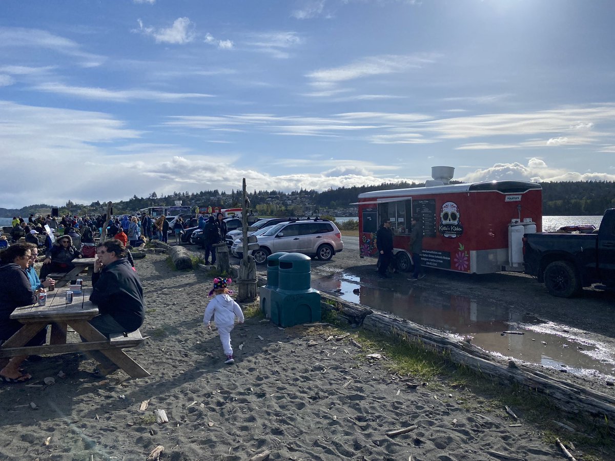 David_Street's tweet photo. Great evening of music and eats at the beach! Thanks to @cityofcolwood, The Soul Shakers, and all the food trucks!! #DeadBeetz #LAuthenticPoutine #MamaRosies #CandyTime #BeatsOnTheBeach #YYJ https://t.co/TBtSruGXWJ