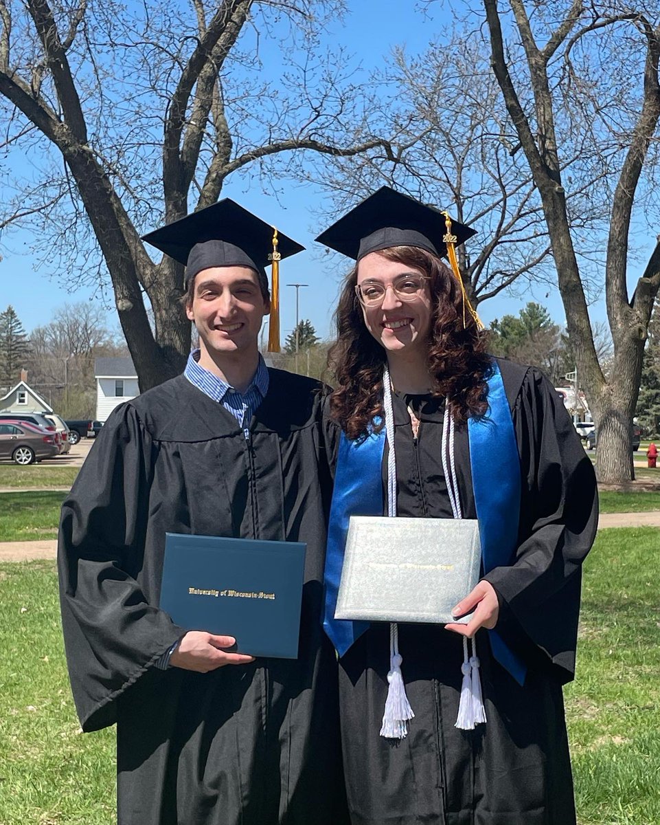 Leahnaya__'s tweet photo. I officially graduated from UW-Stout with a B.S. in Computer Science!!!!!

Congrats to all the friends who graduated with me too!!!!!!!!

#UWStout #StoutProud #CollegeGrad #ClassOf2022 https://t.co/NUS0WUzc1f