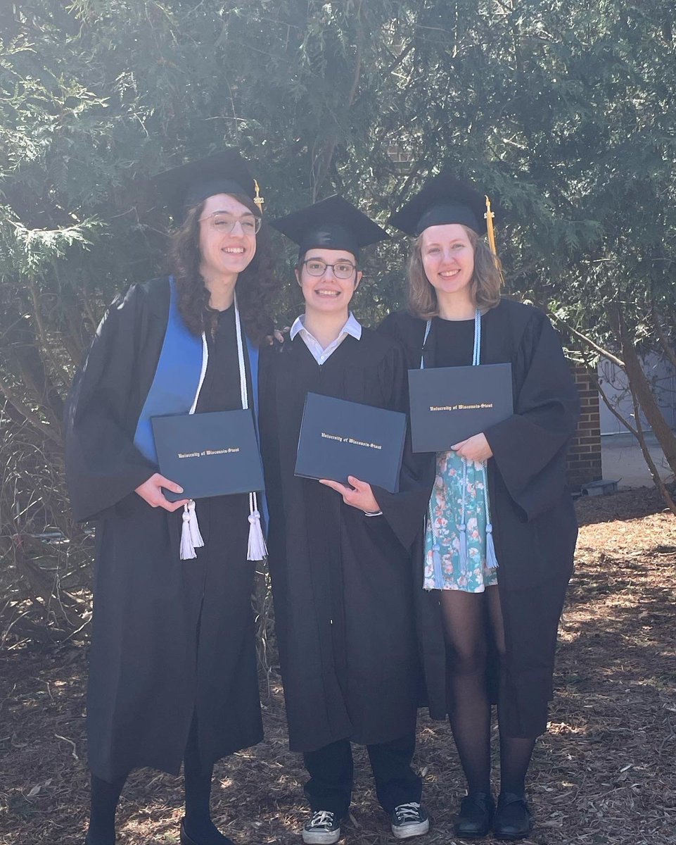 Leahnaya__'s tweet photo. I officially graduated from UW-Stout with a B.S. in Computer Science!!!!!

Congrats to all the friends who graduated with me too!!!!!!!!

#UWStout #StoutProud #CollegeGrad #ClassOf2022 https://t.co/NUS0WUzc1f