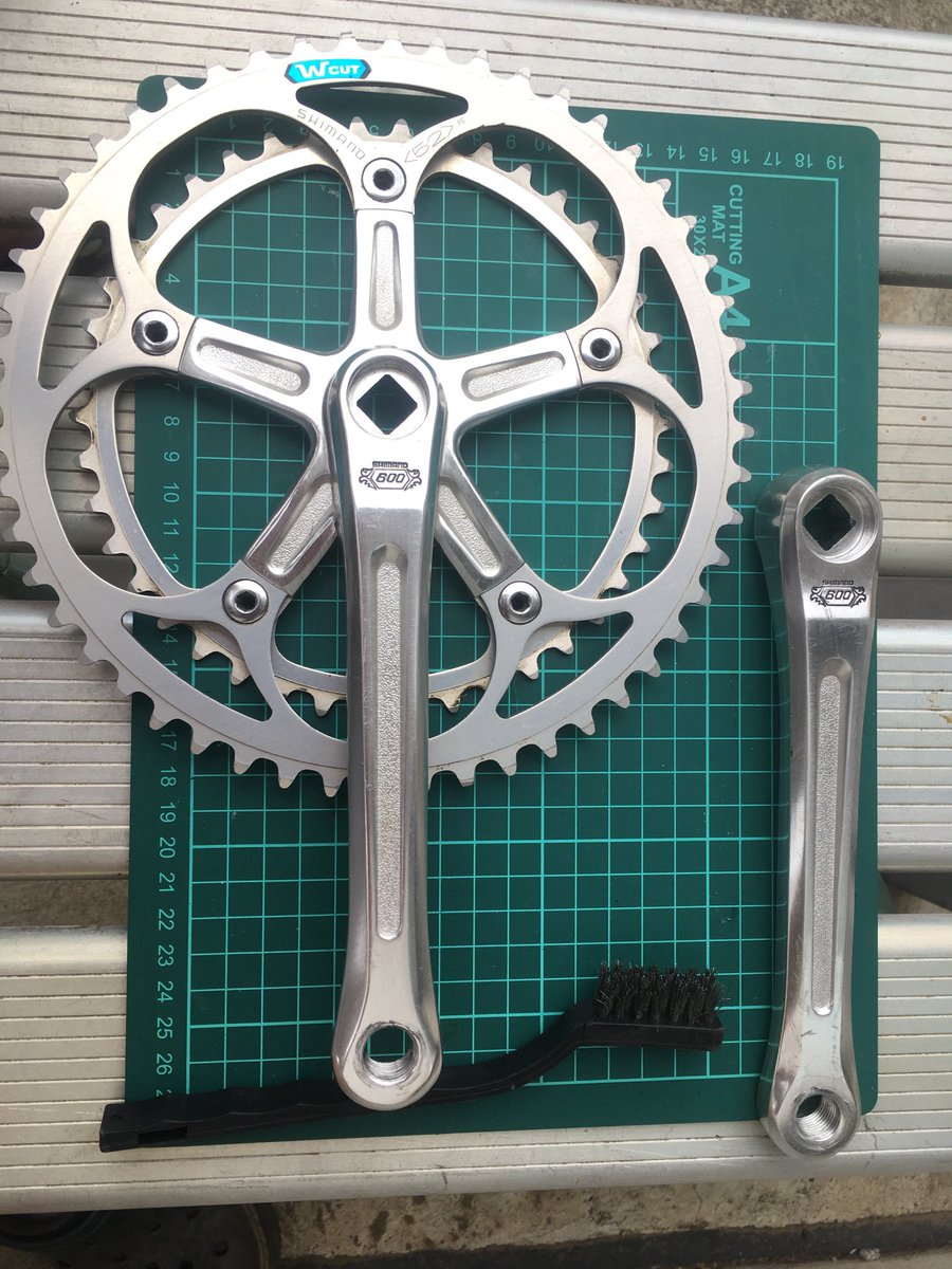 bicycle8195's tweet photo. GW最終日は912で使っていた600EXクランクの掃除から...😊

しかし52/42って完全に多摩サイでしか走れんよ😰
これで風張行ってたのは若き日の思ひで...(T-T)

#MIYATA912 #SHIMANO #600EX https://t.co/5mIUNLZKWv