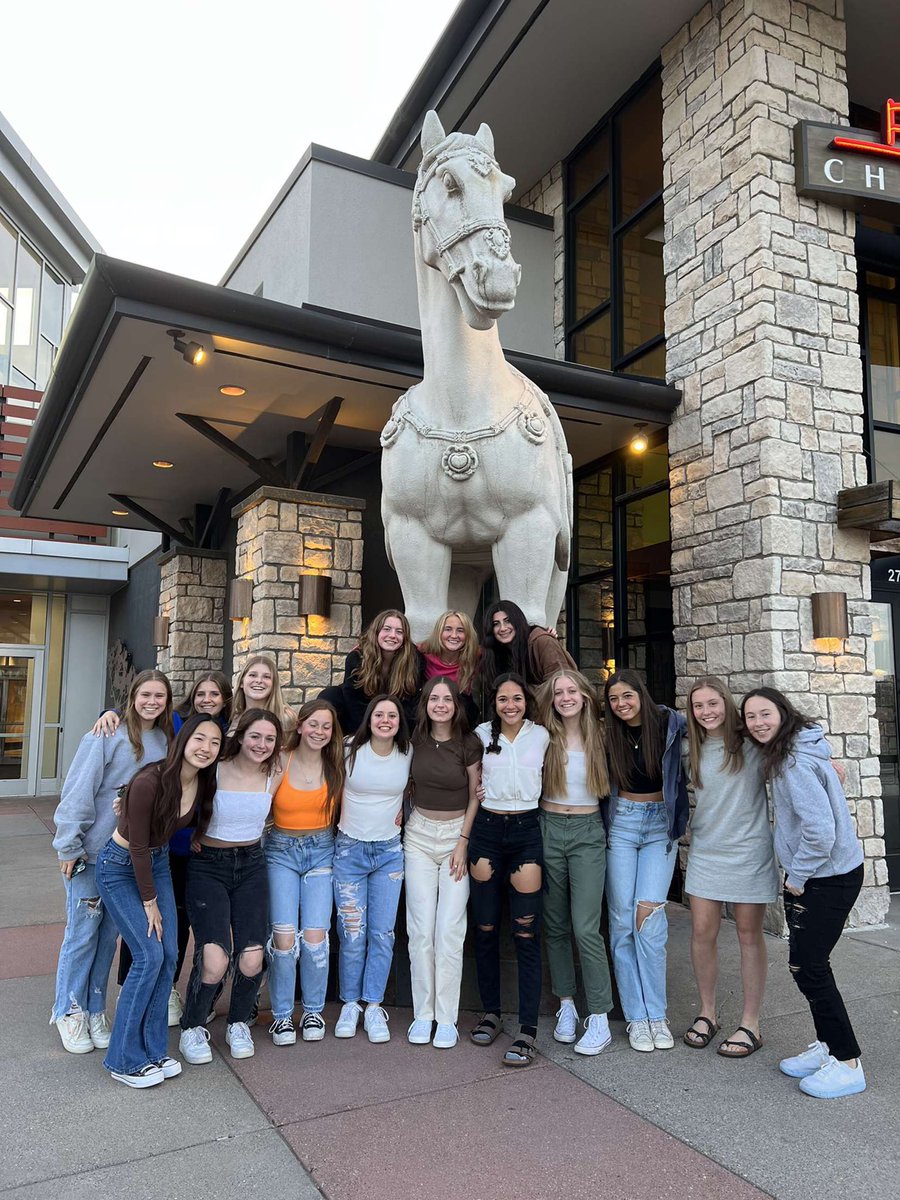 SockersU19's tweet photo. Fun team dinner in Minnesota tonight!!💙💙 https://t.co/xcTlKzbdNn