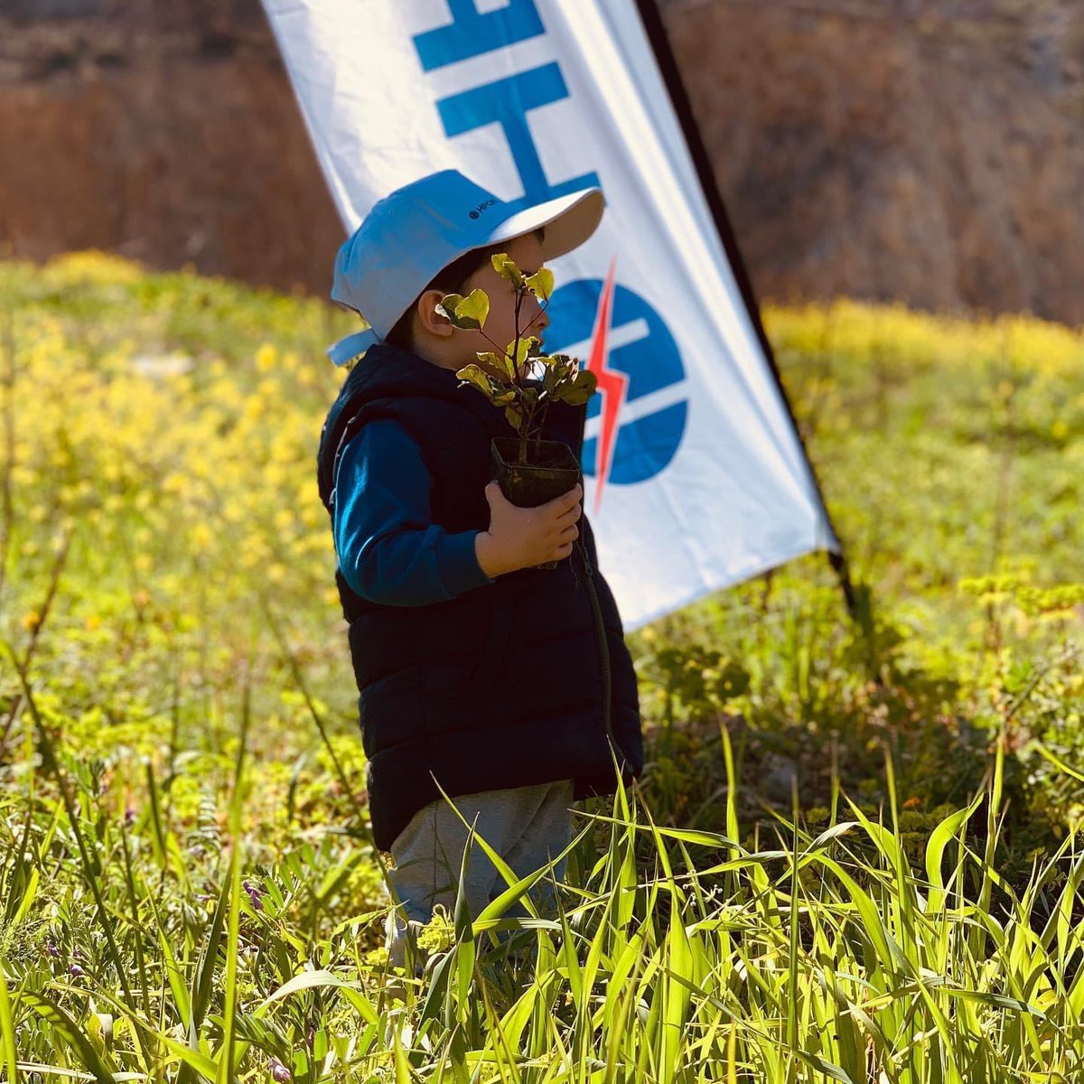 Οι δενδροφυτεύσεις μας μέσα στον Απρίλιο ξεπέρασαν κάθε προηγούμενο μήνα στην ιστορία της we4all. 

Αυτή τη φορά ήταν κοντά μας η εταιρεία  ΗΡΩΝ και οι άνθρωποί της με τις οικογένειές τους.Φυτέψαμε μαζί 400 δέντρα, ενώ άλλα 600 φυτεύτηκαν σε πυρόπληκτες περιοχές της Β. Εύβοιας🙏🏻