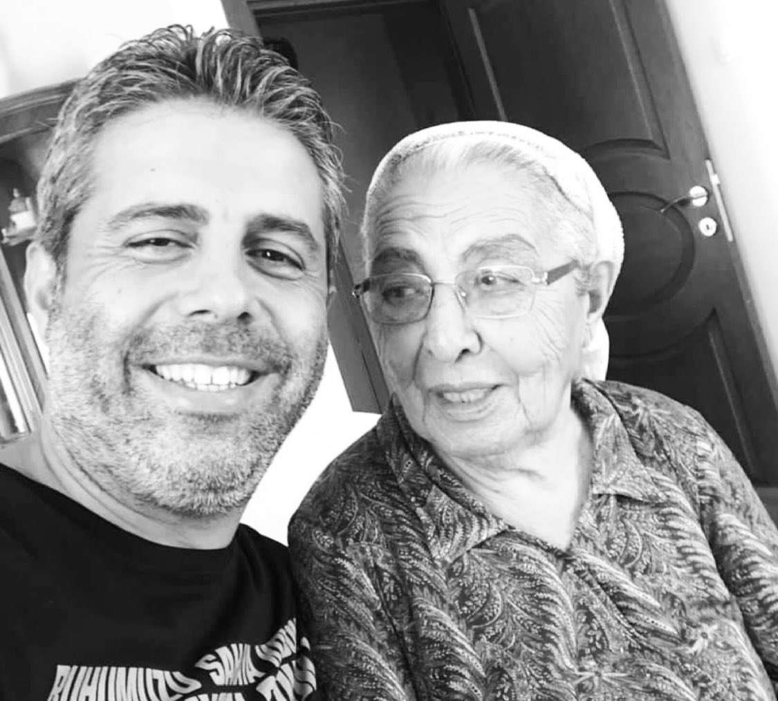 MSolunoglu's tweet photo. Bugünkü #Günaydın 
#Annelerimize gelsin.

Başta canım #Annem ve  
#Sevgili Eşim olmak üzere 
Hayatımızın #doğumdan ölüme her #anında varlıklarıyla onurlandığımız, ihtiyacımız #olduğunda hiçbir #fedakarlıktan kaçınmayan Annelerimizin #Anneler Gününü
#kutluyorum🙏 https://t.co/13qWKovpe3