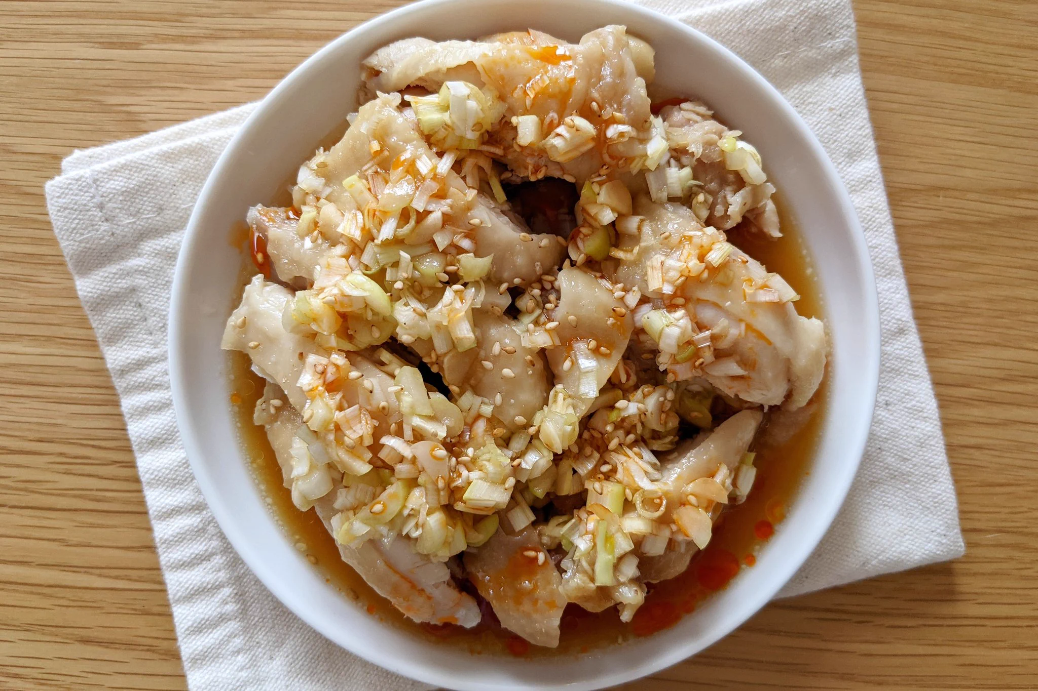 暑くなってきたので火を使わないレシピを考えてみました「レンジで簡単！めんつゆよだれ鶏」