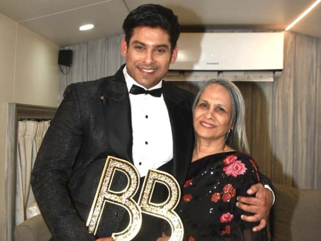 aanchixtweets's tweet photo. Happy Mother's Day All ~ ♥️

All relationships in the world may be false but the relationship between a mother and child is the most unique. <3

PS: Tujhme Rab Dikhta hai✨

#SidharthShukla #TejasswiPrakash 
#RubinaDilaik #HappyMothersDay2022 https://t.co/AmLklpeJxF