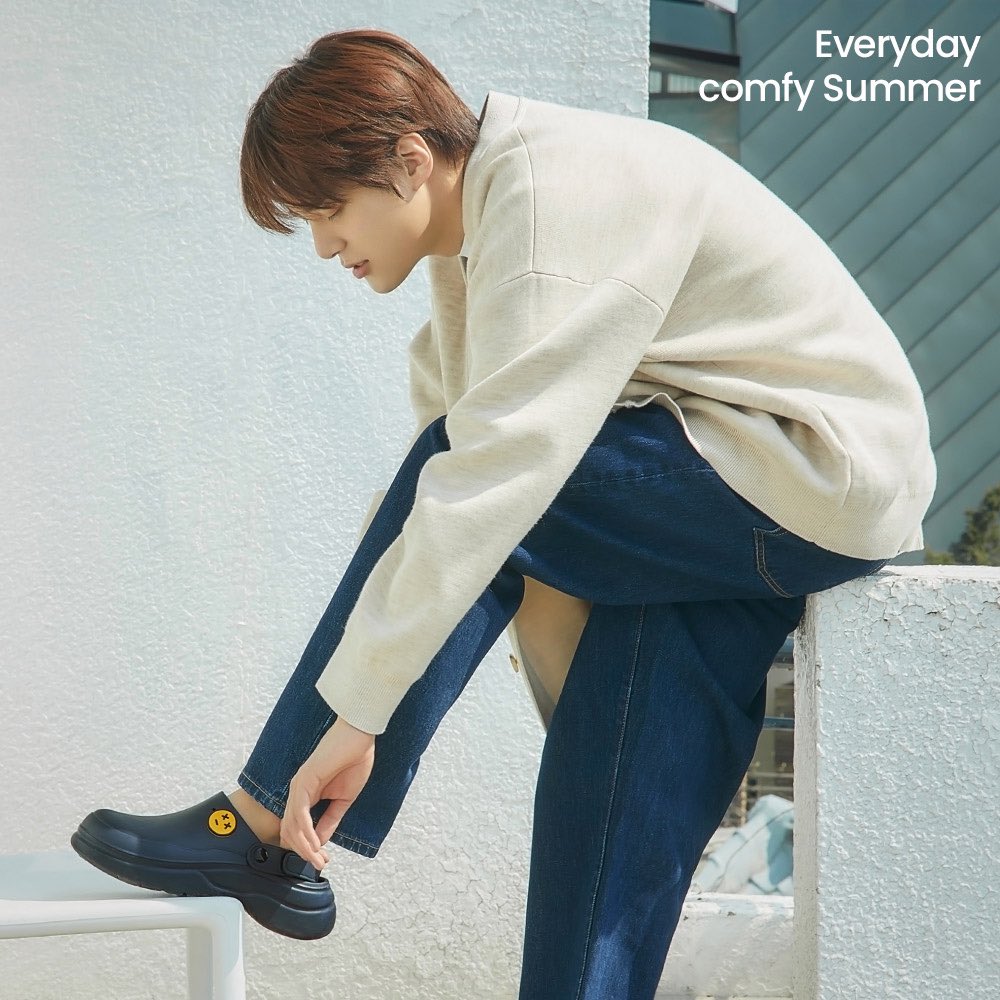 [MAKE MY STANDARD, RECOVERY SANDAL]
5월 9일 AM 11:00, 무신사, 공홈 OPEN

일상을 즐기는 데일리 슈즈 🌿

몬스타엑스 민혁과 함께 하는 
MAKE MY STANDARD, RECOVERY SANDAL 🐳