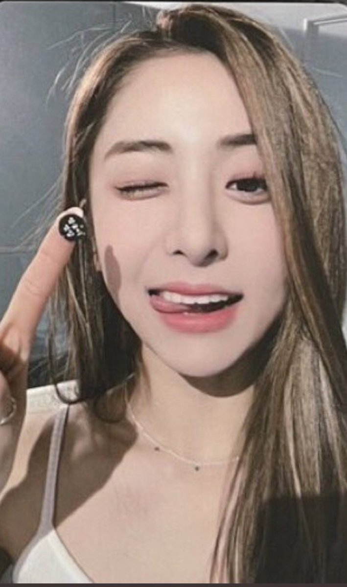 𓂋 wtb/lfs 

𓏔 le sserafim yunjin wv pob

╰ must be in good/mint condition

╰ budget is flexi but no to op

╰ can do reservations

╰ pasalo slot is fine

╰ drop offers down below

#. wtb lfs lesserafim huh yunjin weverse wv pre order benefit pob photocard pc ph