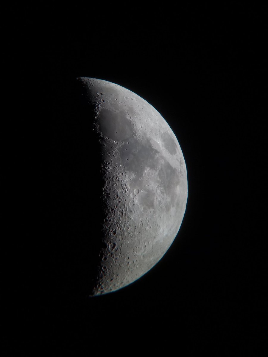 Nvchomik's tweet photo. Que la Luna te dé suerte https://t.co/0lB390xQdR