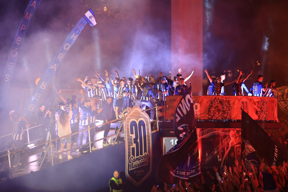 🏆 Bom dia Campeões  🏆
40 anos a celebrar 💙 
#FCPorto #CAMP30ES