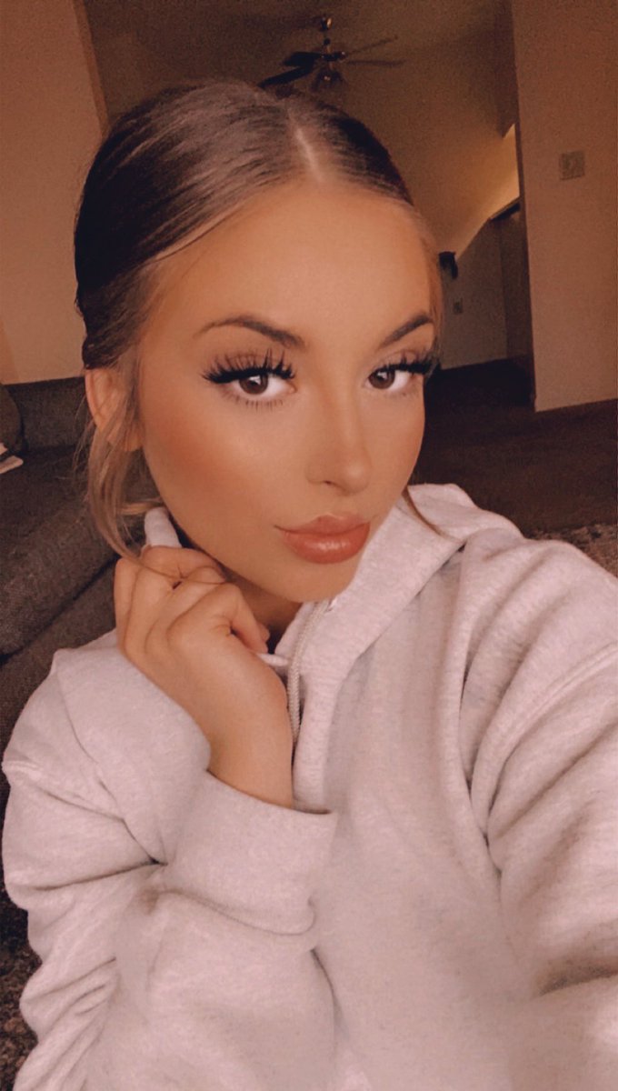 FloorRiley's tweet photo. 🤍🤍 https://t.co/VU1PdaZwX4