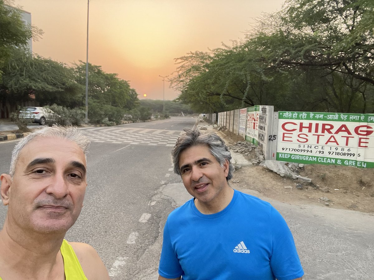 adilnargolwala's tweet photo. Ran the Abbott world major global marathon with my good friend @kaulbipin to beat the heat started at 1 am & easy chatty run @WMMajors #globalrun #marathon #running #fitness #healthy https://t.co/MgboB4hdoH