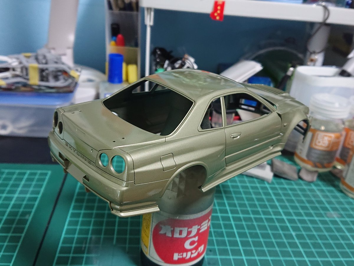 tachiryo3's tweet image. 昨日まで仕事してました😅今日だけお休みして明日からまた😢
Z-tuneのクリアーコート完了。
来週まで寝かして研ぎだしです。
#タミヤ #ztune #r34 #GTR