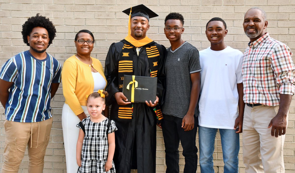 xulagold's tweet photo. Donovan Gibson (baseball) is a 2022 #XULA graduate.
#TeamGold #HailAllHailXU #NAIATogether #NAIABaseball #HBCU #XULA22 #XULAGrad https://t.co/2lXq0Hk3ZO