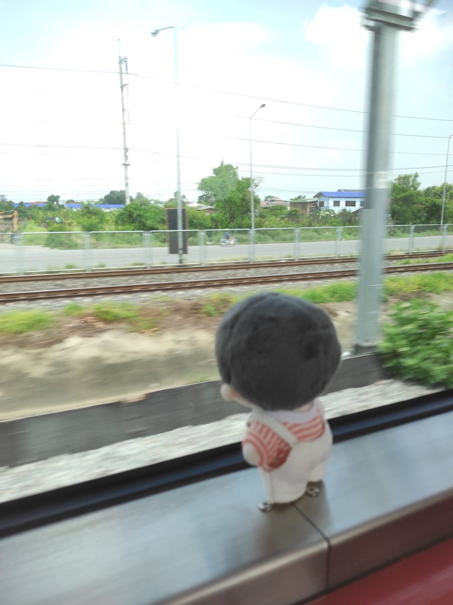 CeciliaKwang's tweet photo. นั่งรถไฟฟ้าเที่ยวครั้งแรกฮะ ตื่นเต้นมาก #yuたこ #YUTA #YutaDoll https://t.co/hgm2wNJnqX