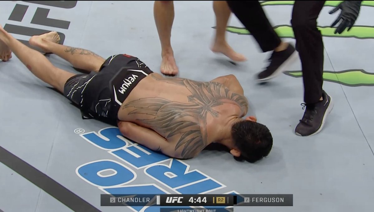 BleacherReport's tweet photo. MICHAEL CHANDLER WITH A MONSTER KNOCKOUT OF TONY FERGUSON 💥

#UFC274 https://t.co/9lAY7ndDnT