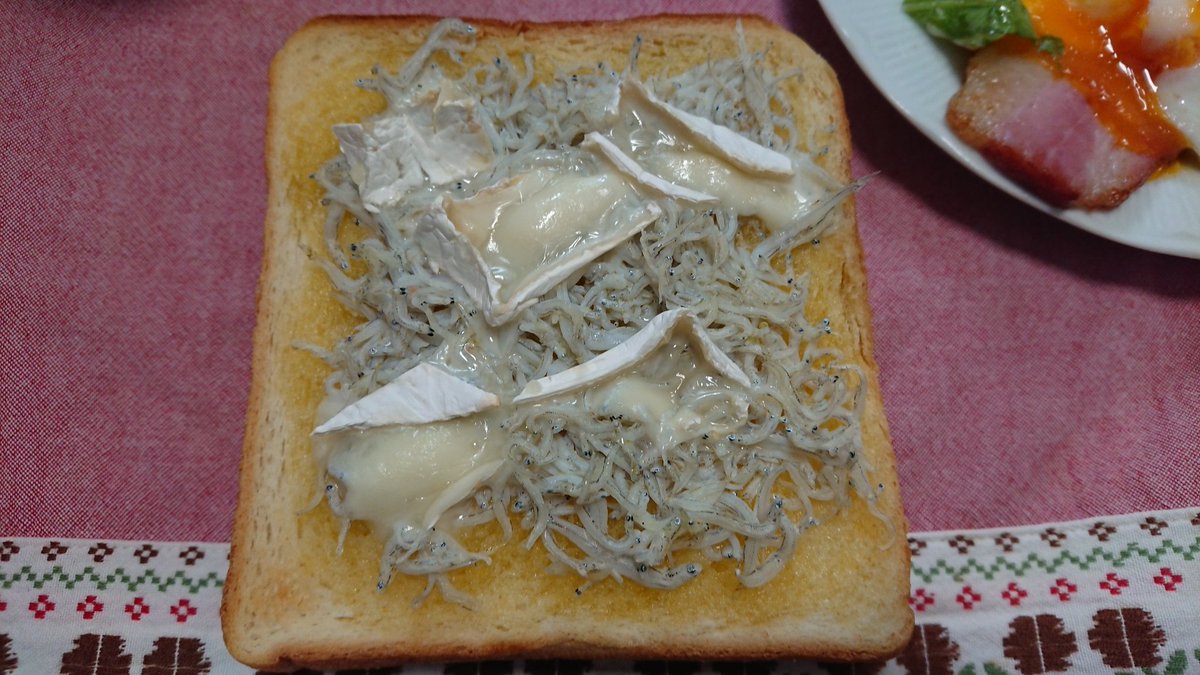 mifapoo's tweet image. カマンベールしらすパン
@ミルクプラント