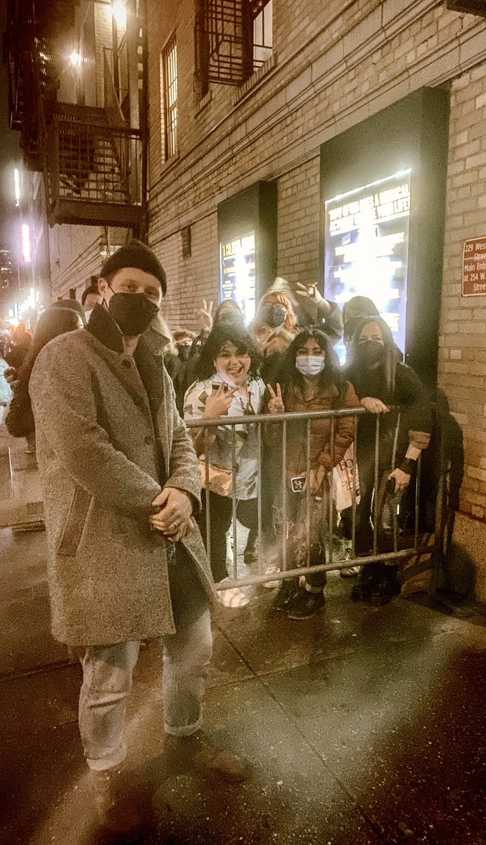 toxiehorne's tweet photo. #TheMinutes #cagedanimals #noahreid #janaistotallythere https://t.co/8rwYAYm432