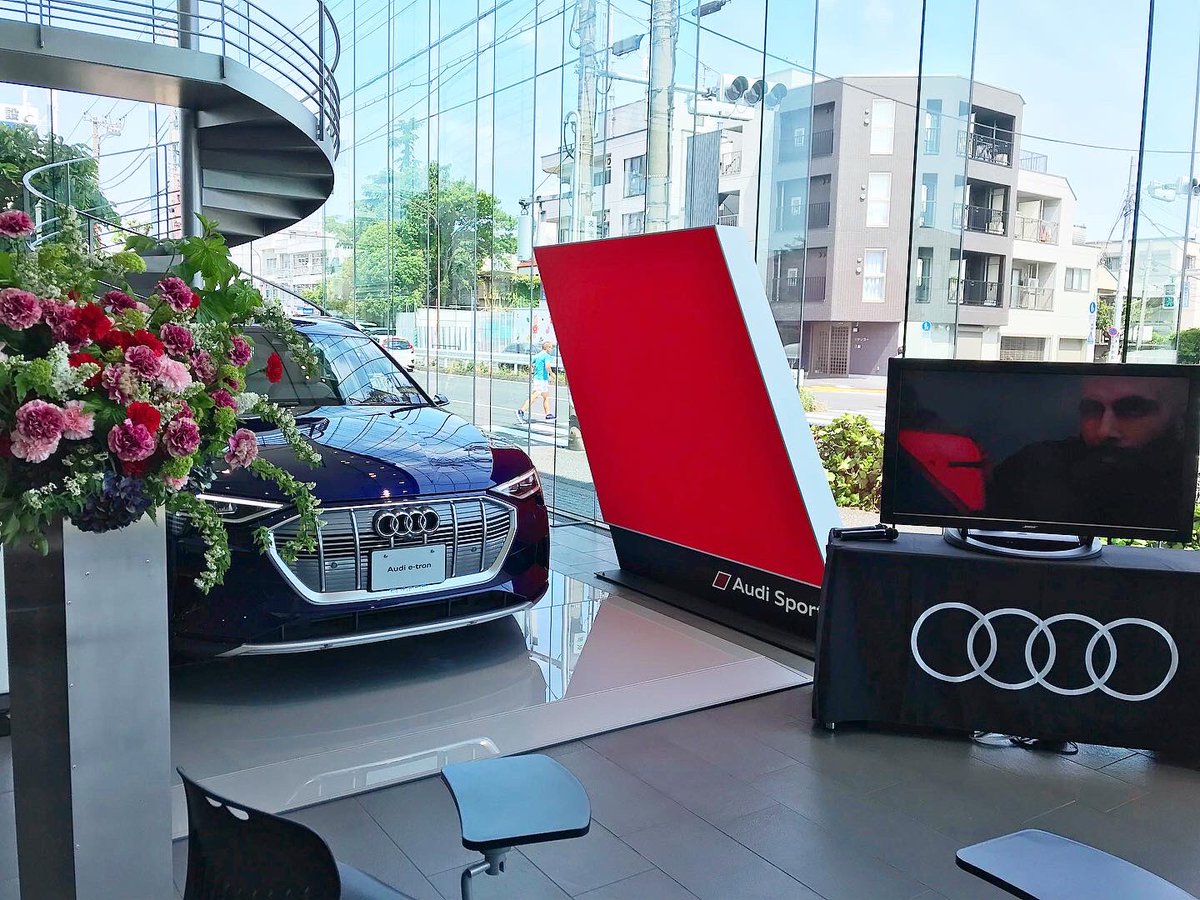 AudiSetagaya's tweet photo. 【 Audi e-tron Event 】
午前の部が終了いたしました✨
沢山のお客様にご来場いただき、大変嬉しく思います❤︎
(午後の部:14:00〜)

本日は母の日ですね👩🏻
女性のお客様にはカーネーションプレゼント致します🎁 https://t.co/gWMz2oWbli