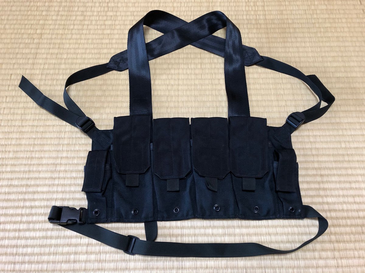 ACOG_M150's tweet photo. 探し求めていたEAGLEの古きチェストリグゲットした
ODや同型のBHIのはたまに見かけるけど探していたのはBK
しかも今回は運良く未使用品を手に入れました

古き良き時代のウエビングがシートベルトみたいなツルツルした素材

とりあえずこの上からタンでスプレーするかな笑笑 https://t.co/NfYEMWxvWt
