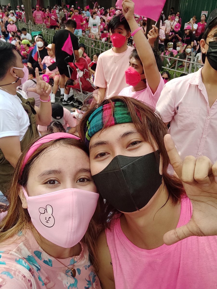 __gorjuss's tweet photo. #Ipana7oNa10ParaSaLahat #MakatiIsPink https://t.co/zgWIEYQ5XJ