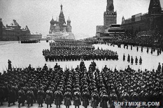 RubenBeltranG's tweet photo. Con preocupación escucho muchas voces que señalan que el lunes se declara la guerra. No sé si hay profecías autocumplidas, pero no quisiera averiguarlo ahora. El 7/11/1941,frente a Stalin, 25,000 soldados marcharon de la #PlazaRoja al frente. Es tiempo de mesura. https://t.co/XabwPYy8hR