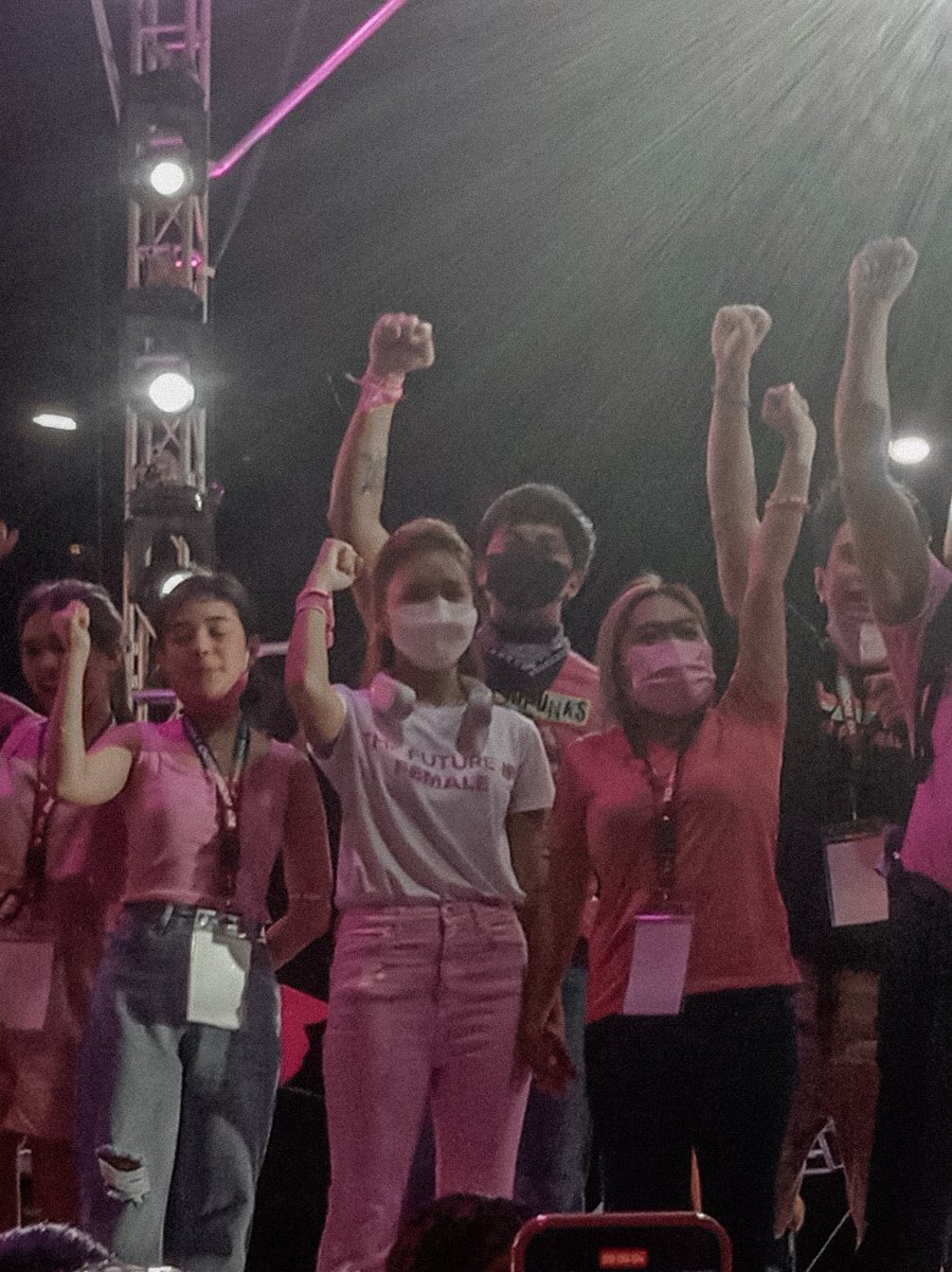 KaDsAklan's tweet photo. Kasamang tintindig. Para sa bayan. ✊💐🎀

ctto https://t.co/KkDnPD5bF4
