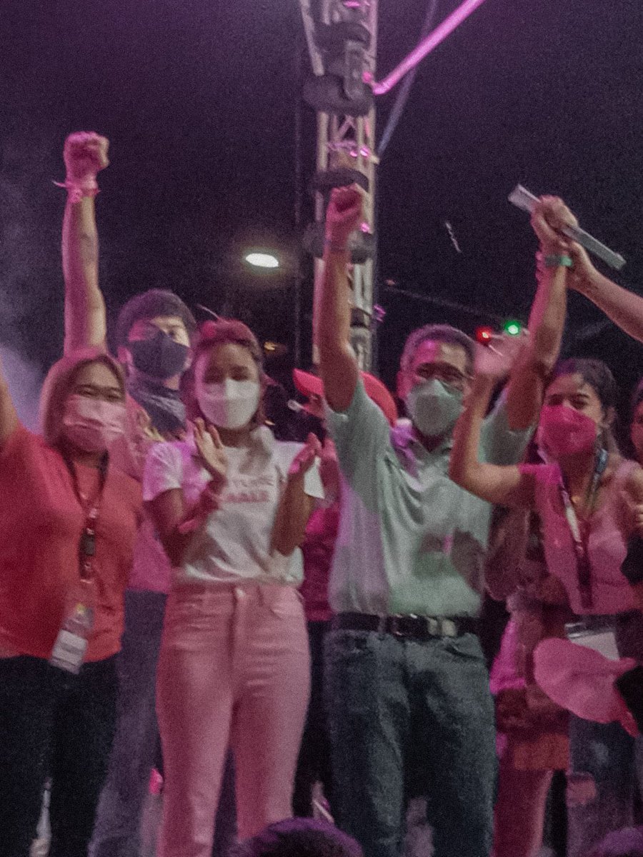 KaDsAklan's tweet photo. Kasamang tintindig. Para sa bayan. ✊💐🎀

ctto https://t.co/KkDnPD5bF4