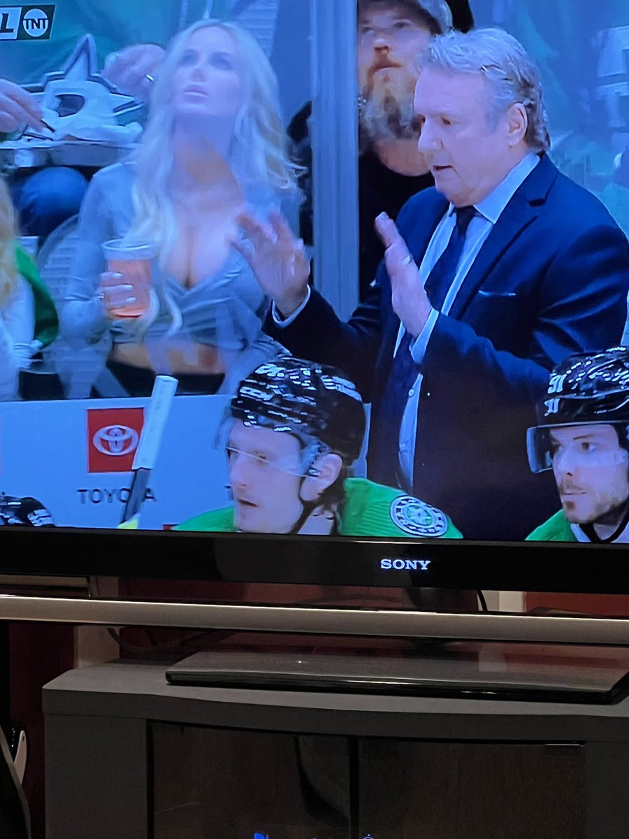 bronxpkrplyr's tweet photo. @barstoolsports @spittinchiclets Watch your hands Bowness https://t.co/TZnc1rKtiO