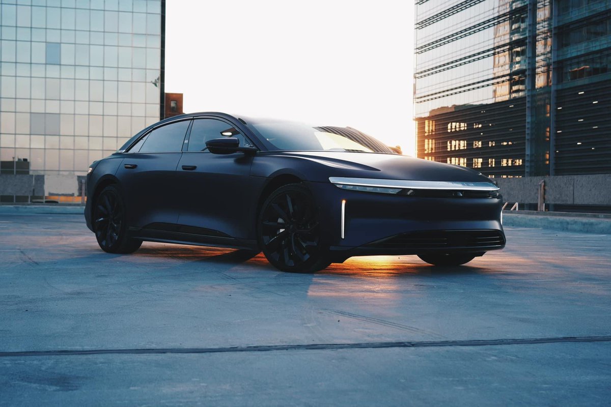 2028Lucid's tweet photo. Josh Zwicker lucid air Warped. Looks so cool. 😍 #lucidmotors https://t.co/fHAEMCtaiR