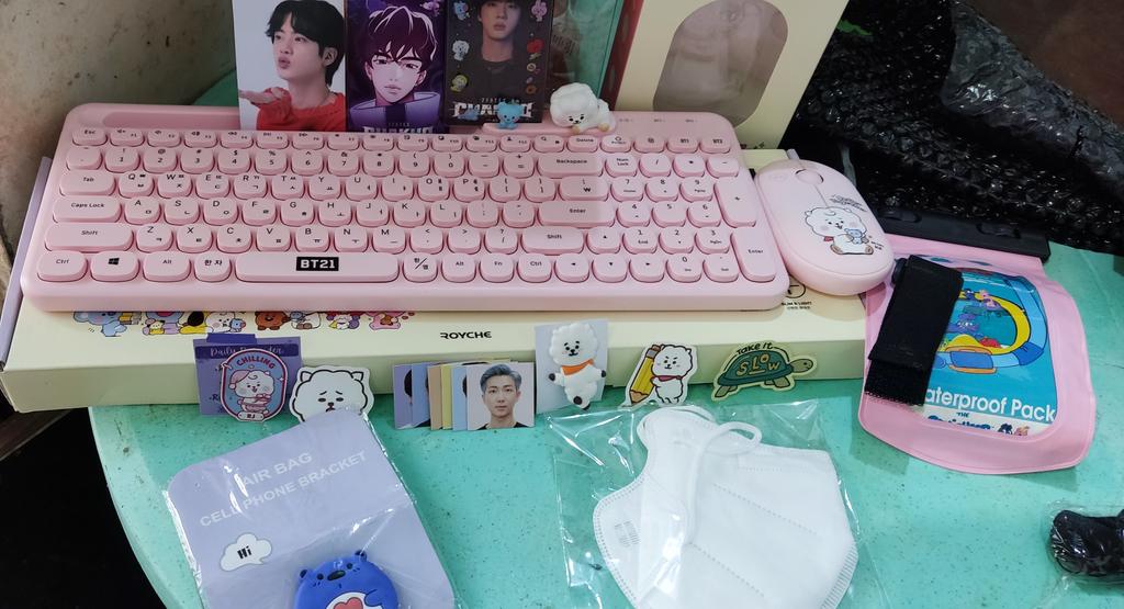 aischeherazade's tweet photo. more RJ merchs ๐ฅฐ๐ฅฐ๐ฅฐ๐
Thank you @thinkdp_ph hehedami freebies https://t.co/GORbWtvzvm