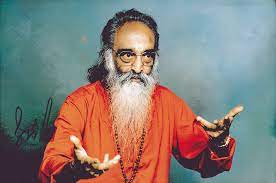 “Let us convert Hindus to Hinduism, than everything will be all right”.Our Punyabhumi has given so many Mahatma’s, but only an undeserved is bestowed with that title, travesty!The story of  #SwamiChinmayananda - An Atheist Journalist Turned Sanyasi & One of the founders of VHP.