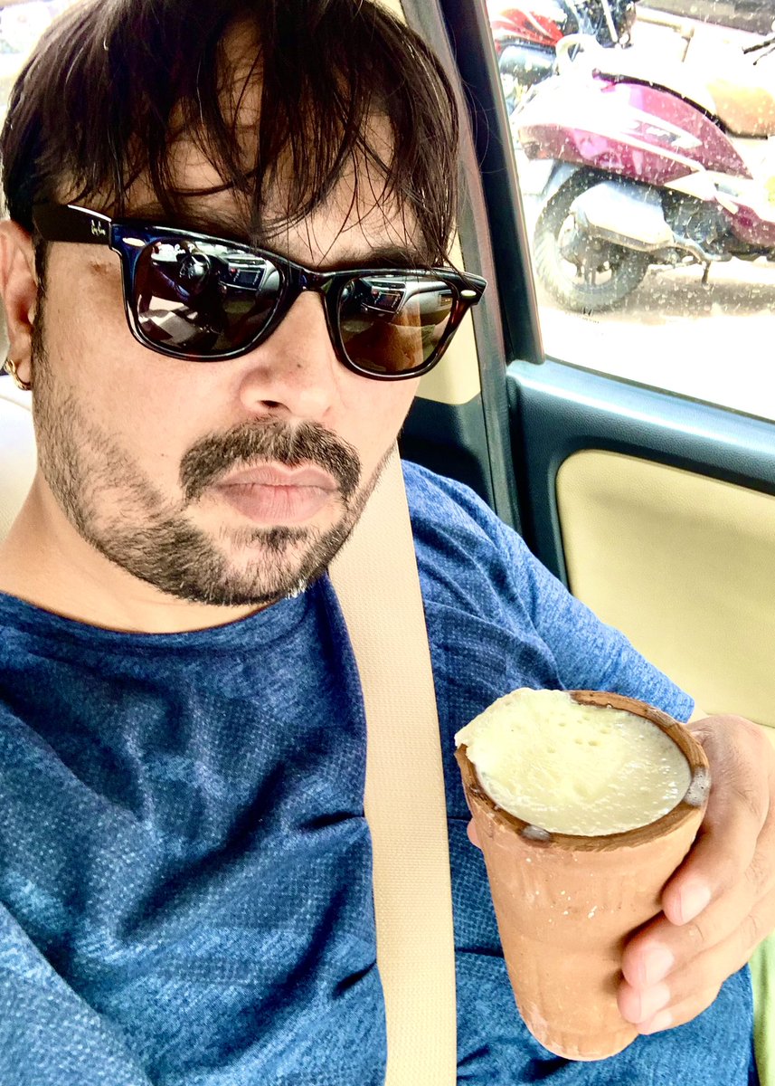 Kumargautamkg's tweet photo. #Lassi, the desi drink to survive the soaring temperature in #Jaipur.
#JaipurDiaries #JaipurHeat #IndianDrink https://t.co/OB9APgTlZn