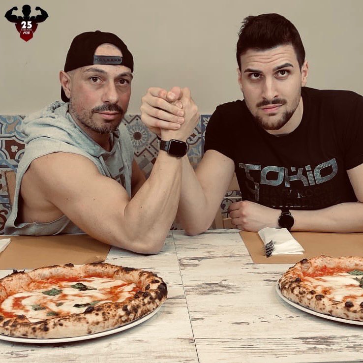 stefanoFCS's tweet photo. Muscles &amp; Pizza 💪🏻🍕

Solo per dirvi che il 29 aprile è uscito sul mio canale YouTube Stefano FCS la mia prima Pizza Food Challenge contro lo YouTuber Paky Eats svoltasi il 4 Aprile 2022 presso la Pizzeria Diametro 33.
Chi avrà trionfato lo scoprirete solo vedendo il video 😉 https://t.co/Wm3KBiA2uP