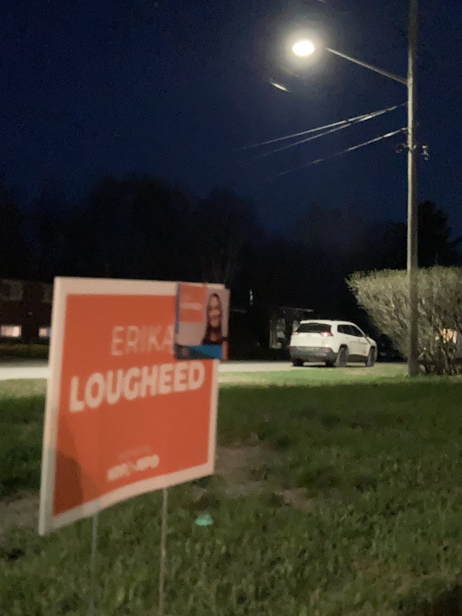 NipissingNDP's tweet image. Nocturnal #signcrew deliveries 🌛#onpoli