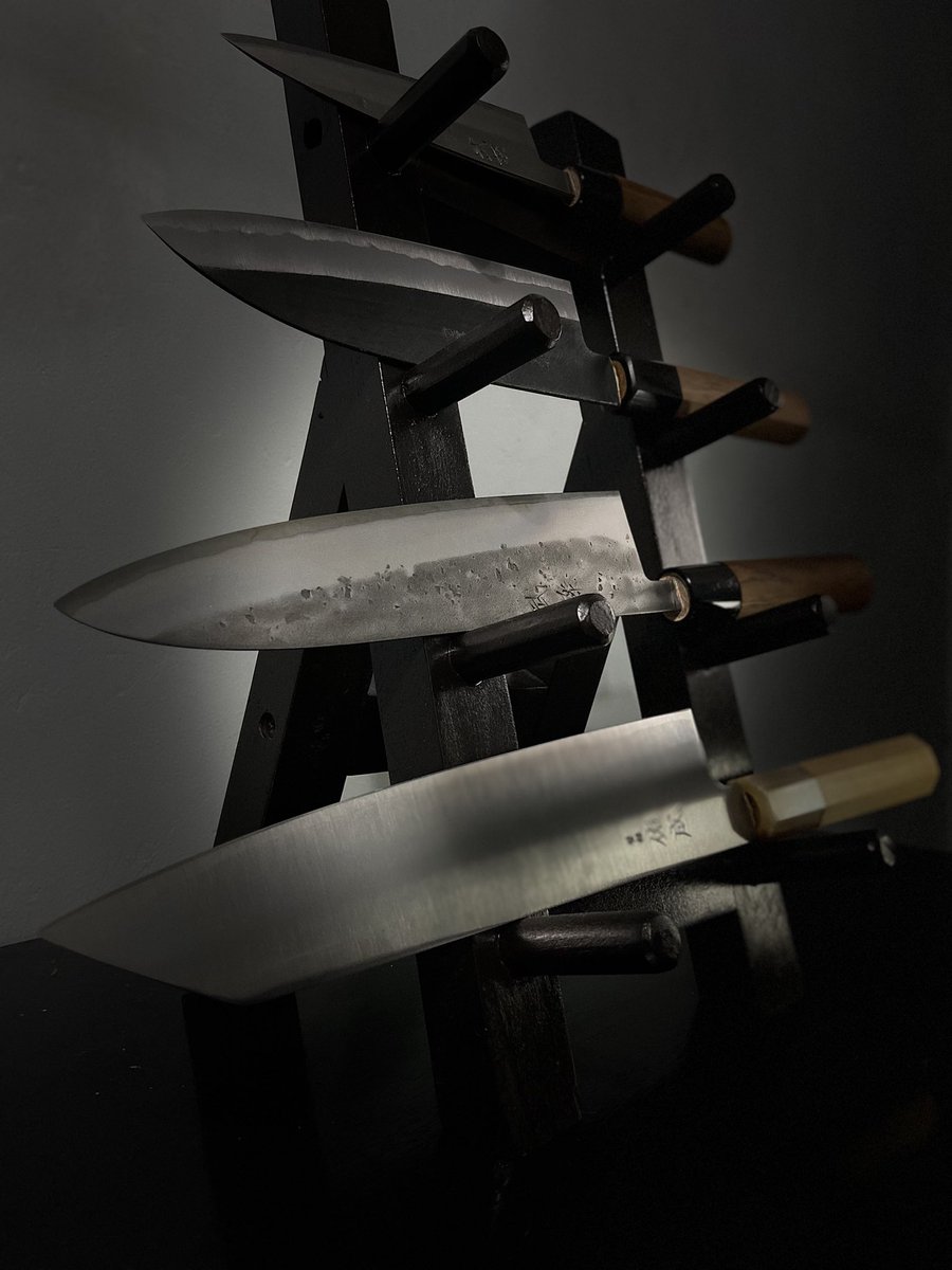 Valdruin's tweet photo. @wrestlechick207 My collection of japanese knives. https://t.co/Qc5TBfOSLC