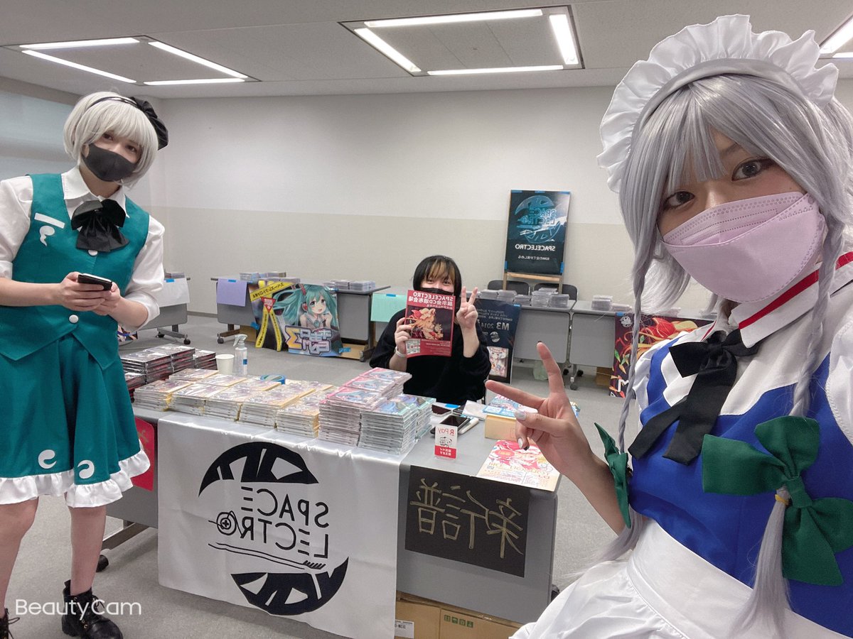 MomokamiXX's tweet photo. #例大祭申込忘れ会見

大変贅沢なブースです🐱
2012年から今回の新譜まですべてを取り揃えております！！！！！！！！

#SPACELECTRO https://t.co/tsKGyPJExm